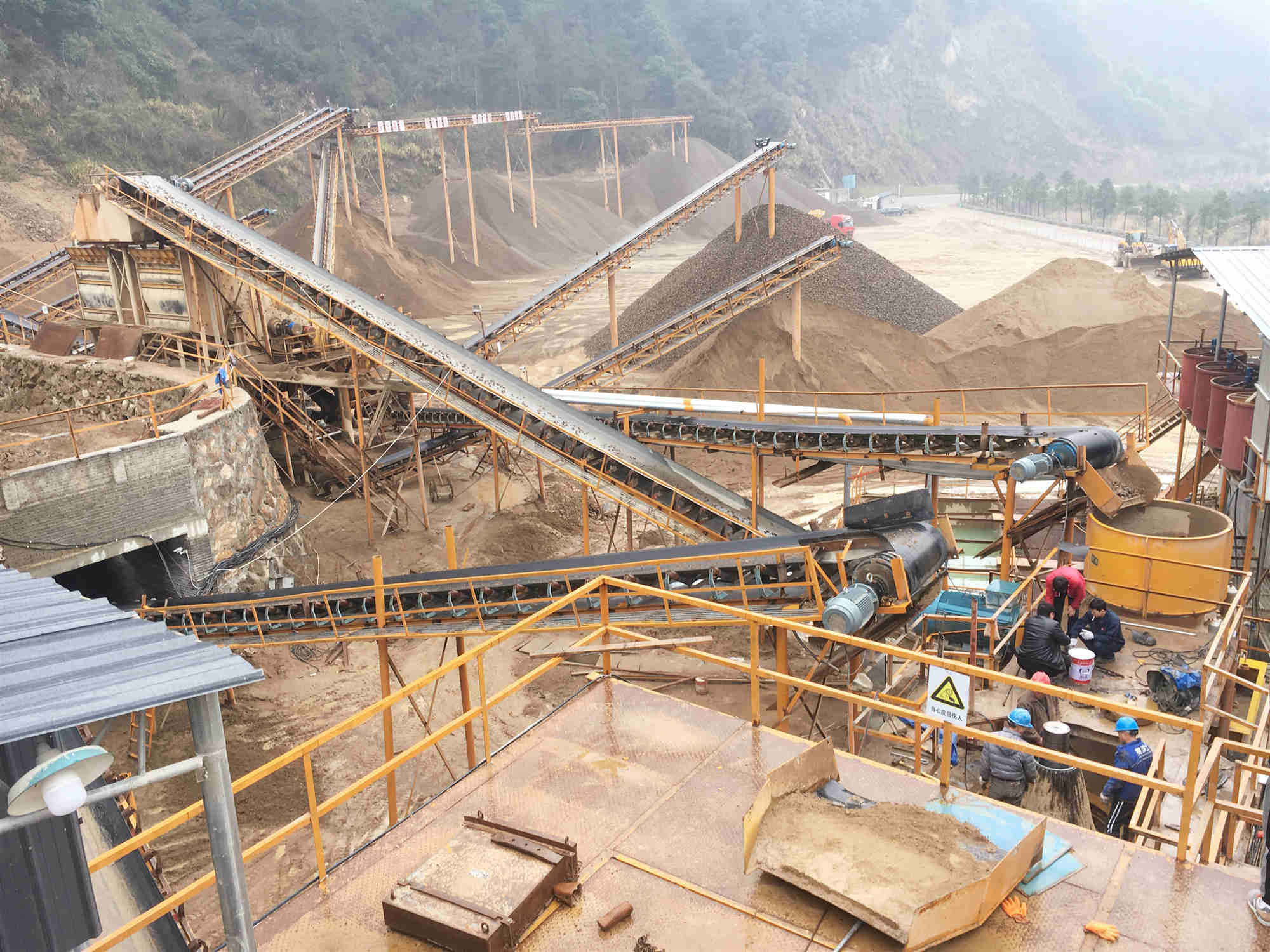 【行業(yè)動(dòng)態(tài)】四川雅安嚴(yán)格整頓砂石礦山揚(yáng)塵污染問(wèn)題