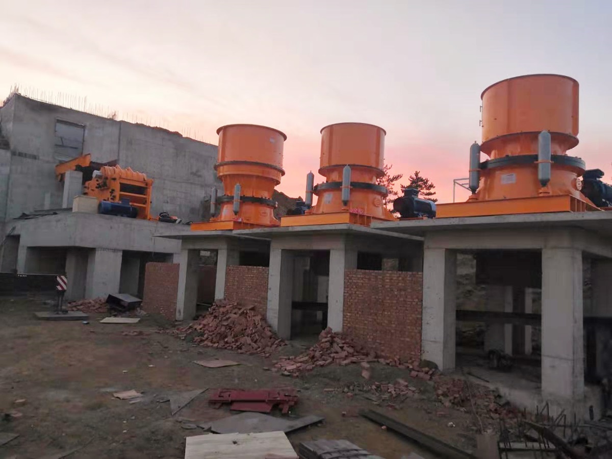 遼寧時(shí)產(chǎn)600噸鐵礦石設(shè)備安裝現(xiàn)場(chǎng)跟蹤報(bào)道