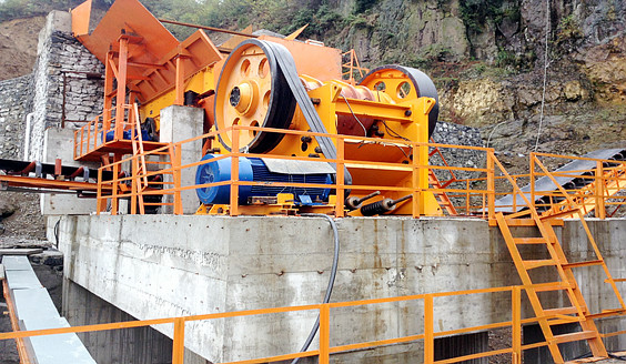 <b>顎式破碎機(jī)現(xiàn)場(chǎng)工作視頻</b>