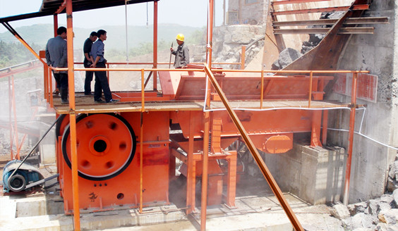 <b>顎破和反擊破組成的石料生產(chǎn)線</b>