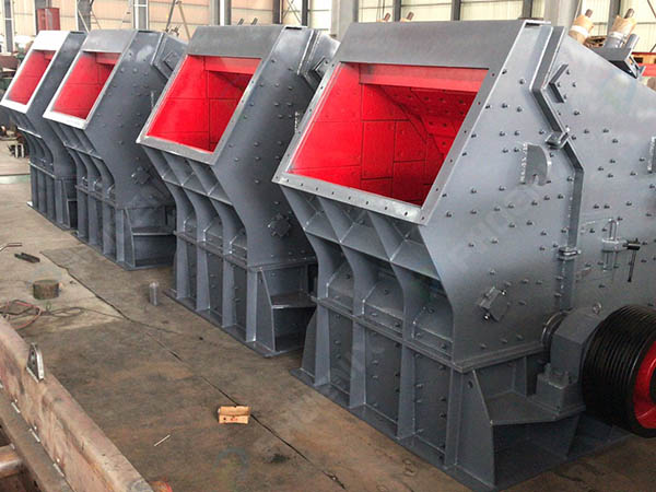 反擊式破碎機作業(yè)時如何避免卡石？