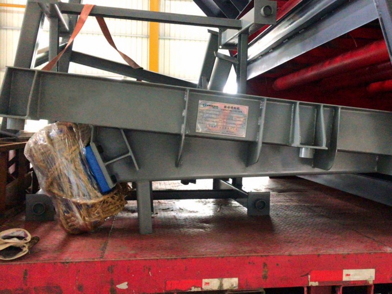 懸掛給料機(jī) 懸掛給料機(jī)