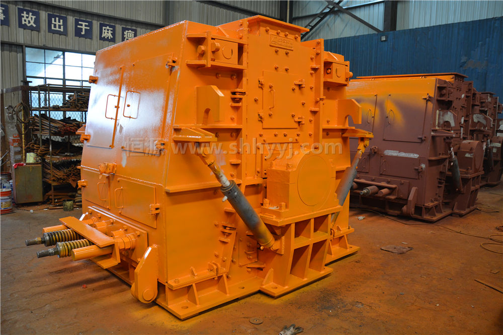 可逆錘式破碎機(jī)