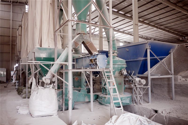  磨粉機(jī)現(xiàn)場