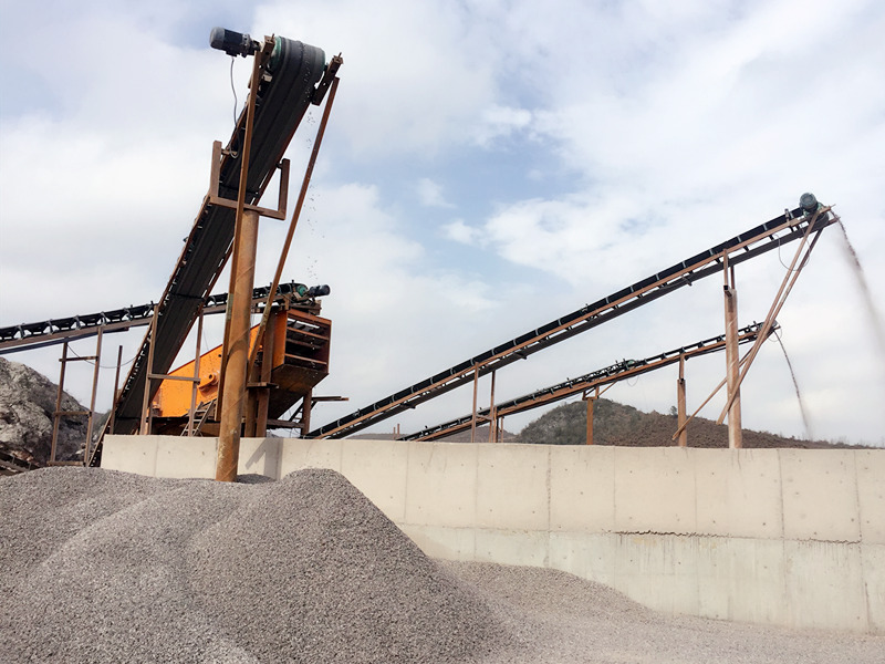 碎石生產(chǎn)線現(xiàn)場(成品篩分)