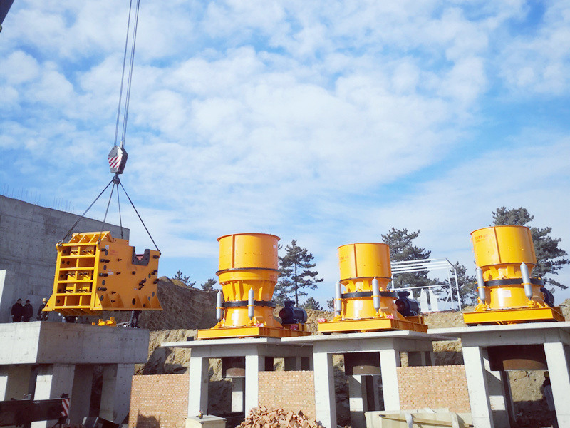 單缸圓錐破碎機現(xiàn)場