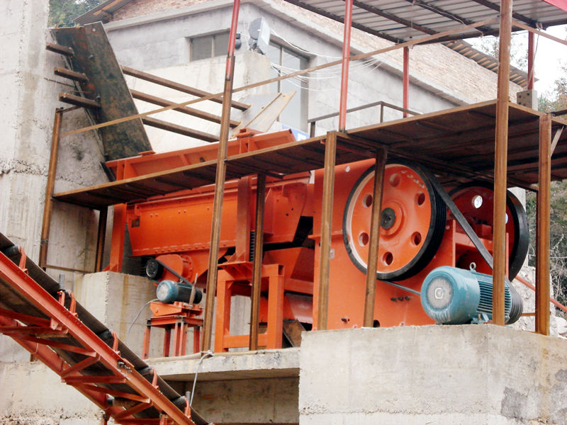 顎式破碎機(jī)現(xiàn)場