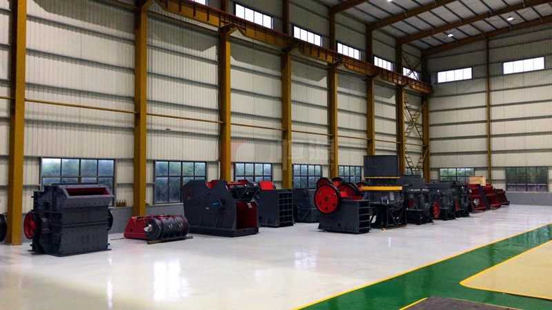 破碎機工廠設(shè)備展廳一角 破碎機工廠設(shè)備展廳一角