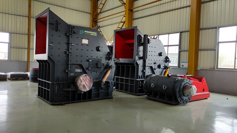 粉碎石頭用什么機(jī)器比較好呢？