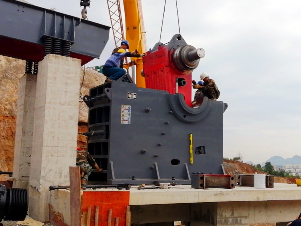 顎式破碎機大、中、小休整三個時期的保養(yǎng)要點