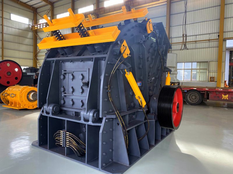 破碎機(jī)廠家?guī)闳媪私夥磽羰狡扑闄C(jī)性能特點(diǎn)及參數(shù)等